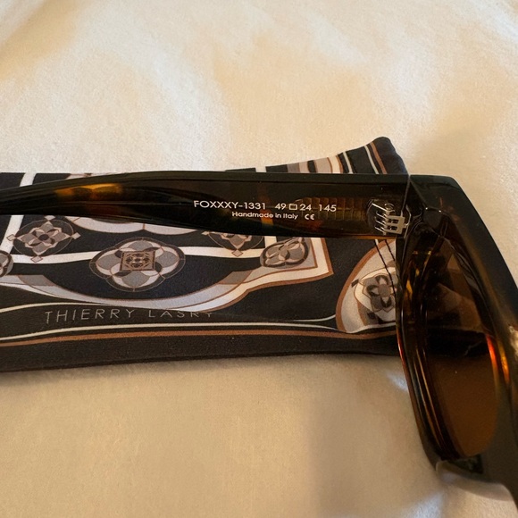 Thierry Lasry Foxxxy-1331 Sunglasses - Picture 6 of 6